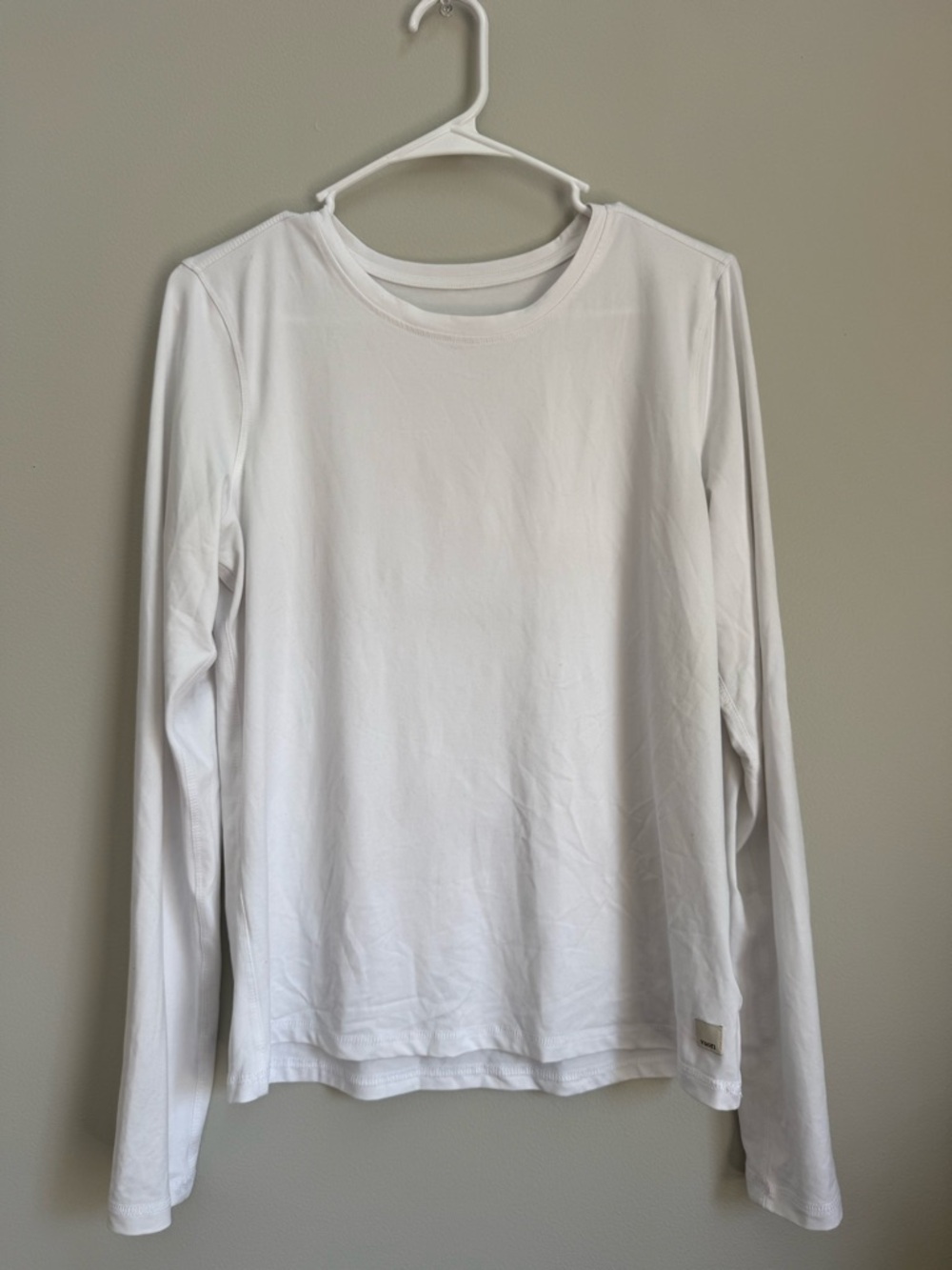 $88 Vuori Long Sleeve Lux Crew Tee white size large